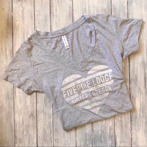 ✨FREE✨ Five Pine Lodge Sisters Oregon T Shirt